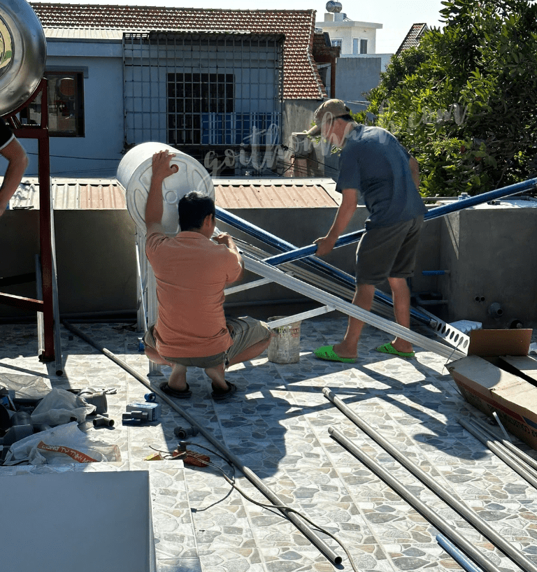 Lắp Đặt Máy Nước Nóng Năng Lượng Mặt Trời