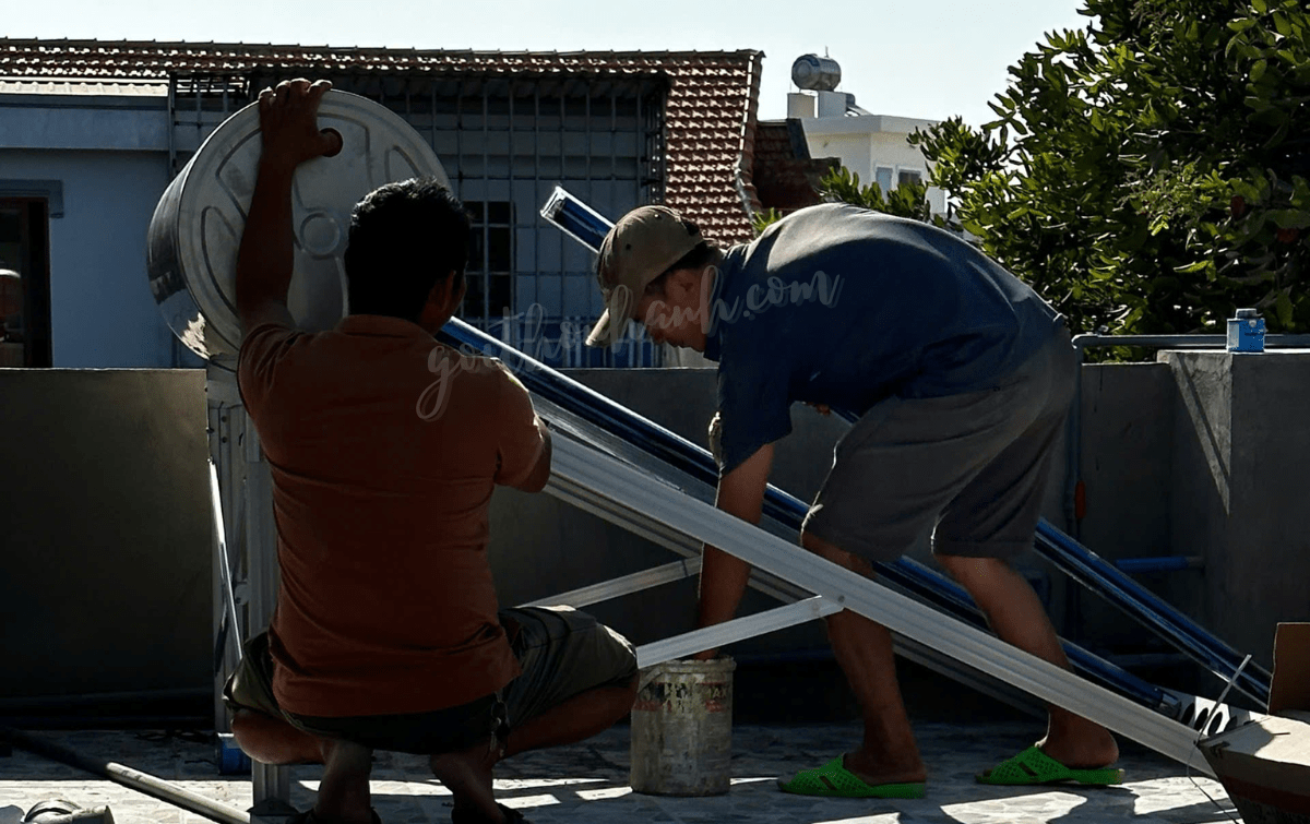 Lắp Máy Nước Nóng Năng Lượng Mặt Trời Chuyên Nghiệp